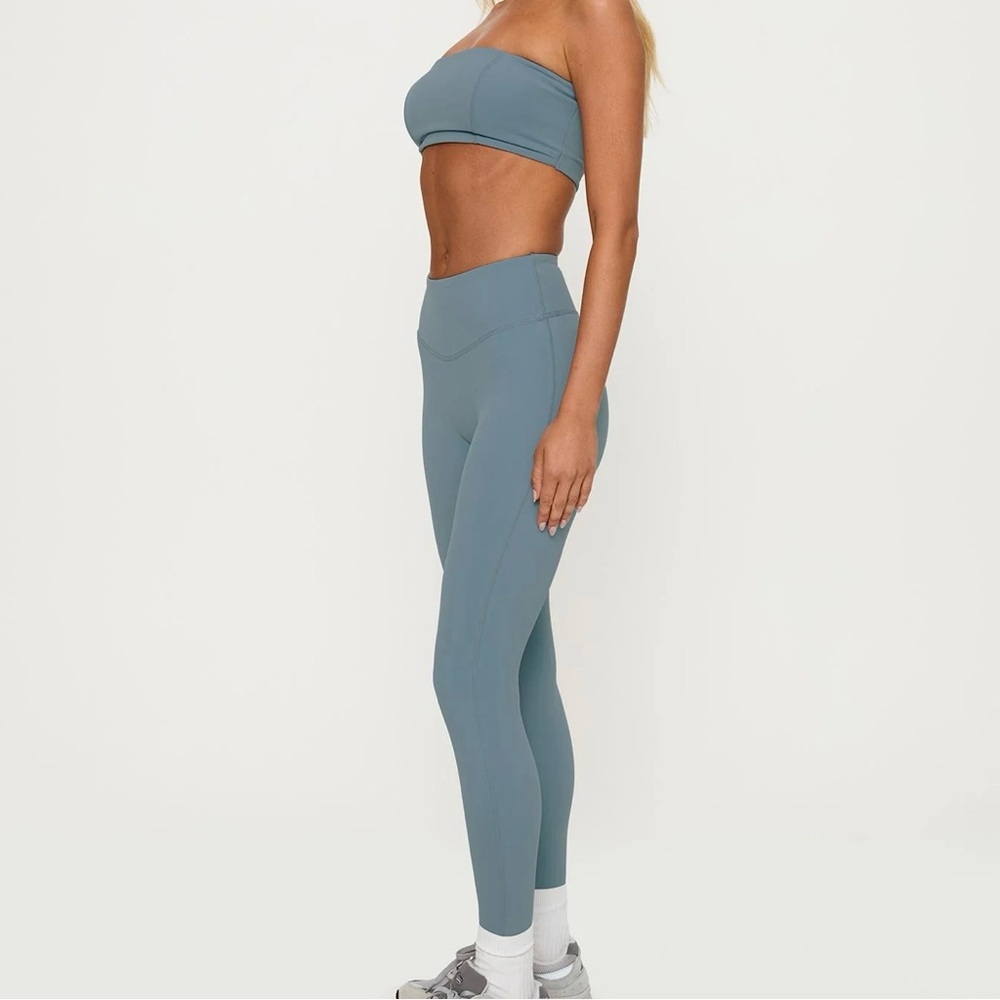 Princess Polly Workout Set - Picture 2 of 3